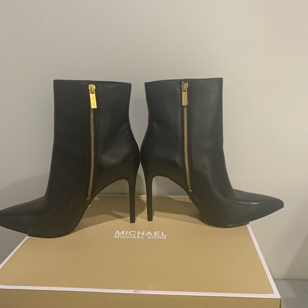 Michal Kors Booties